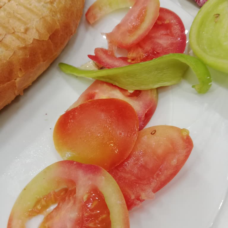 Aşırı Pahalı Ve Kalitesiz Sucuk, Uzun Bekleme Süresi