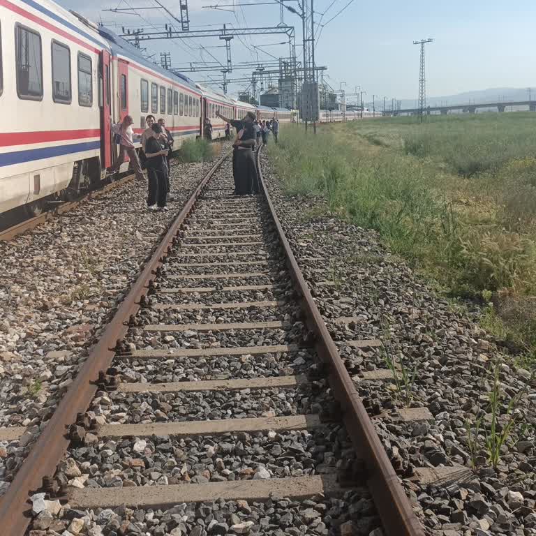 YHT | Yüksek Hızlı Tren Ankara Ekspresi Uzun Gecikme Ve Bilgilendirme Eksikliği