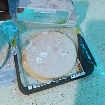 Migros’ta Satılan Hindi Füme Tarihi Geçmiş Ve Küflenmiş
