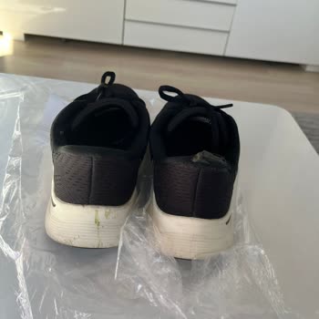 Skechers Ayakkabısının 8 Aylık Kullanım Sonrası Topuk İç Astarındaki Yırtılma Üretim Hatası Şikayeti