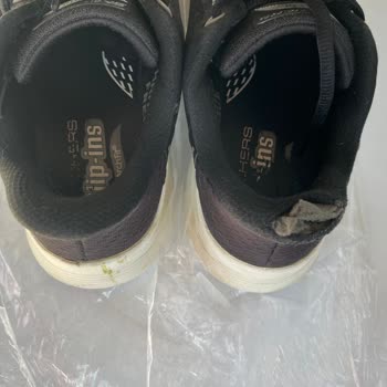 Skechers Ayakkabısının 8 Aylık Kullanım Sonrası Topuk İç Astarındaki Yırtılma Üretim Hatası Şikayeti