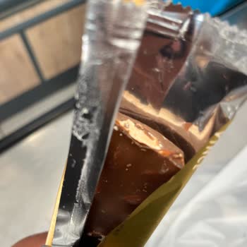 A101'dan Gelen Çikolatanın Ucu Kopuk Paketlendi
