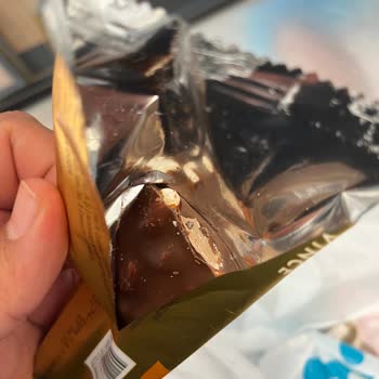 A101'dan Gelen Çikolatanın Ucu Kopuk Paketlendi