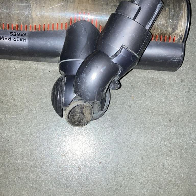 Dyson V8 Süpürgesinin Kırılan Başlığına Ücretsiz Parça Değişimi Talebi