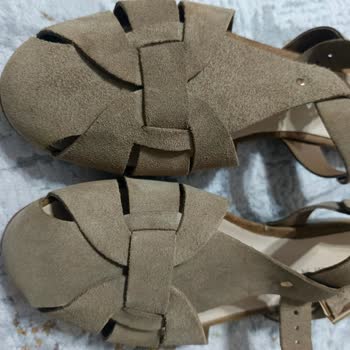 Derisi Uyumsuz Sandalet Ve Yanıt Almayan İade Asistanı