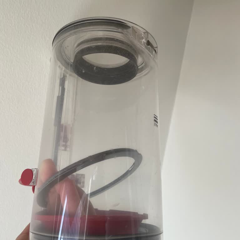 Dyson V15 Detect Toz Haznesi Plastik Parçası Tasarım Hatası Ve İade Talebi