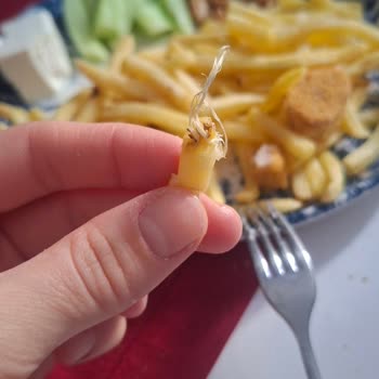 Şok Marketler Patatesinde Plastik Parça Keşfi