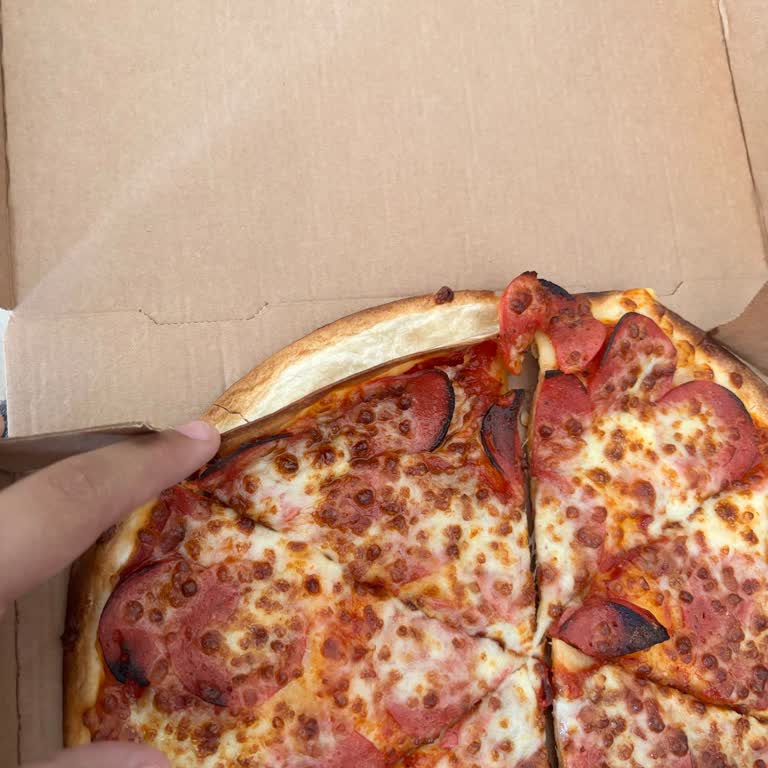 Domino's Pizza Dubleks Cheddar Peynirli Pizza Lavaş Hamurla Sunuldu