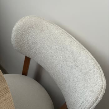 Küflü Ve Lekeli Sandalyeler İle Yanık Koltuk Nedeniyle Tam Değişim İsteği