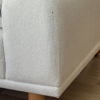 Küflü Ve Lekeli Sandalyeler İle Yanık Koltuk Nedeniyle Tam Değişim İsteği