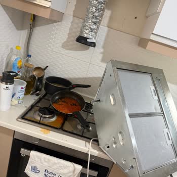 Arçelik Servisi Montajı Davlumbaz Düşürerek Çocuğu Tehlikeye Attı, Yanıtı Hayal Kırıklığı