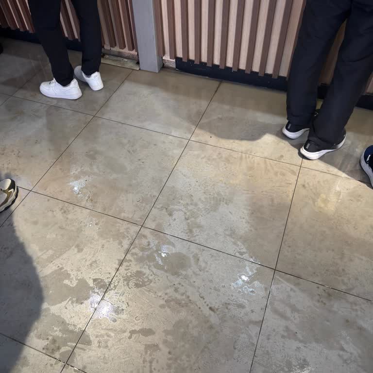 Kanalizasyon Sızıntısı Ve 30 Dakika Bekleme Süresi Popeyes Çağlayan’da