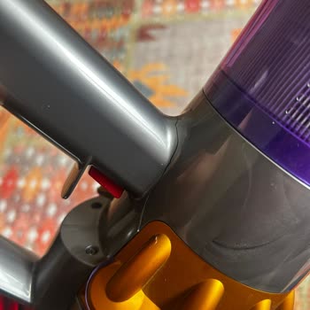 Garanti Süresi Dışı Dyson Ana Gövde Çatlaması Ve Yüksek Onarım Ücreti
