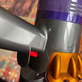 Garanti Süresi Dışı Dyson Ana Gövde Çatlaması Ve Yüksek Onarım Ücreti