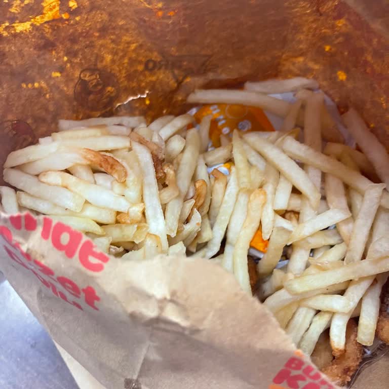 Tıkla Gelsin Üzerinden Burger King Siparişinde Ürünlerin Dağılması, Bayatlığı Ve İade Reddi