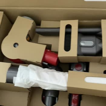 Dyson V10 Süpürge Gürültülü Sorunu Çözülmedi, Hasarlı Ve Eksik Parçalarla İade Edildi