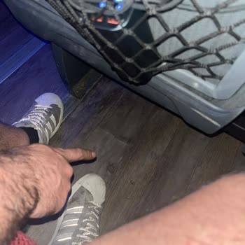 Açık Vida Ve Çivi Nedeniyle Ayakkabım Yırtıldı, Güvenlik Sorunu Ciddiye Alınmadı
