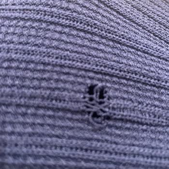 Beymen Club’da Delik Ve Tüylenmiş T-shirt