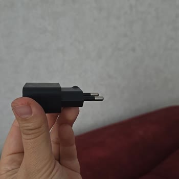 Şarj Adaptöründe Yanma Kokusu Ve Şişme Güvenlik Endişesi