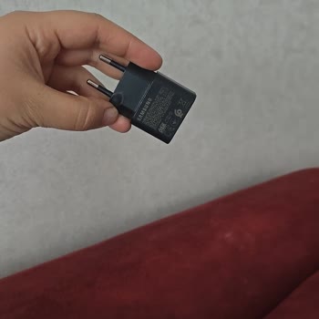 Şarj Adaptöründe Yanma Kokusu Ve Şişme Güvenlik Endişesi