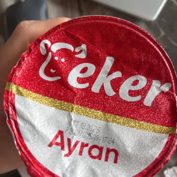 Eker Ayranında Mavi Yeşil Noktalar: Bozulma Şüphesi