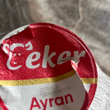 Eker Ayranında Mavi Yeşil Noktalar: Bozulma Şüphesi