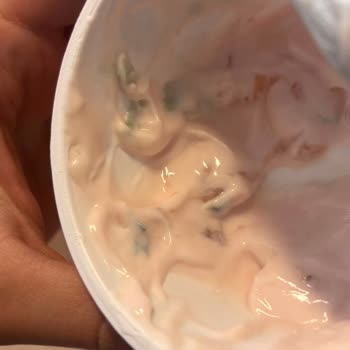 Sek Quark Ürününün İçinde Küf Benzeri Oluşum