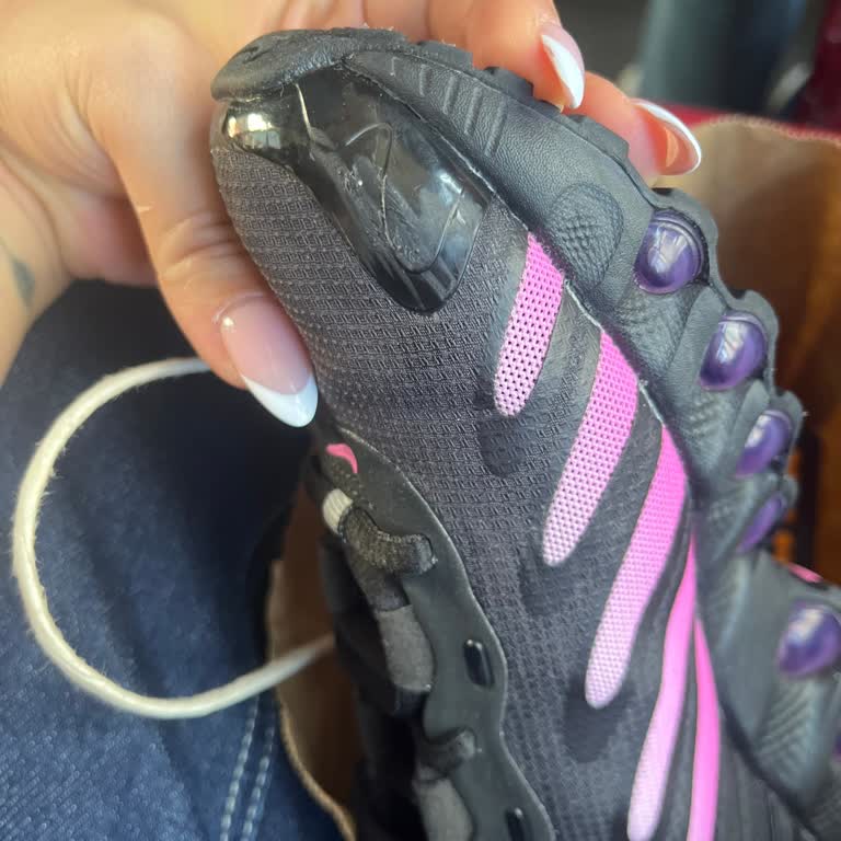 Yeni Aldığım Nike Ayakkabısının Ön Kısmı Aşınmış Ve Numara Küçük, Mağaza Değişim Talebimi Reddetti