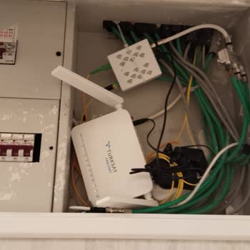 Modem Ve Kablo TV Kutusunun Sigorta Kutusuna Yanlış Yerleştirilmesi İnterneti Ve Görüntüyü Kesiyor