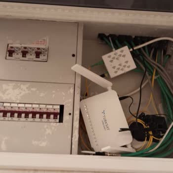 Modem Ve Kablo TV Kutusunun Sigorta Kutusuna Yanlış Yerleştirilmesi İnterneti Ve Görüntüyü Kesiyor