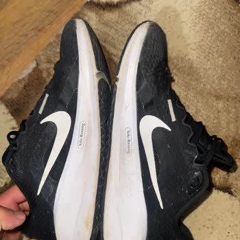 Nike Downshifter 13 Ayakkabısında Üst Ve İç Astar Yırtılması Ve Taban Çökmesi