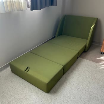 Kardiyoloji Servisinde Refakatçi Yere Yatmak Zorunda Bırakılması Hijyen Sorunu
