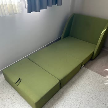 Kardiyoloji Servisinde Refakatçi Yere Yatmak Zorunda Bırakılması Hijyen Sorunu