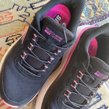Skechers Max Cushion Ayakkabısının Bağcığı Koptu, Firma Geri Dönüş Yapmıyor
