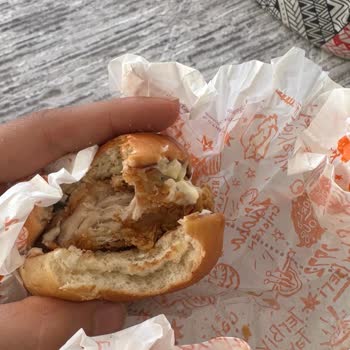 Popeyes Mardin Şubesinde Bayat Ve Özensiz Mini Burger Menüler İçin Ücret İadesi Talebi
