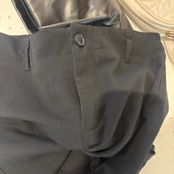 Bershka Kumaş Sorunu ve Çalışanın Saygısız Tutumu İade Reddedildi