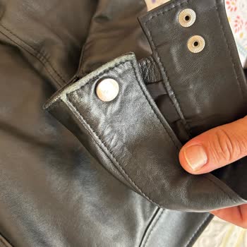 Deri Cekette Düğmesi Koptu, Müşteri Hizmetleri Yardımcı Olmadı
