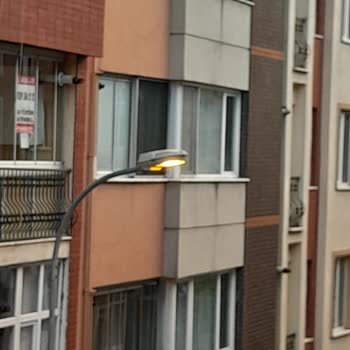 Tolunay Sokakta Sokak Aydınlatmasının Erken Açılıp Erken Sönmesi