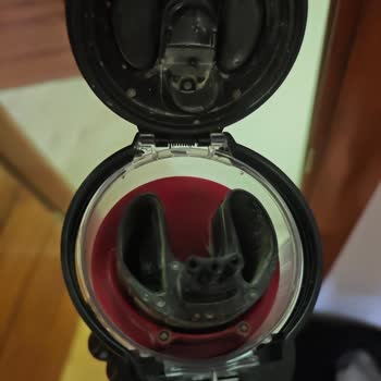 Dyson V16 Süpürge Toz Haznesi Kısa Sürede Kırıldı
