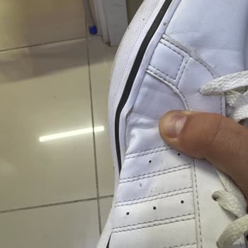 Adidas Ayakkabıda Açılma ve Yırtılma: Üretim Hatası Nedeniyle Değişim Talebi