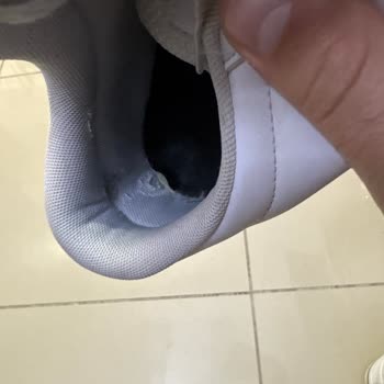 Adidas Ayakkabıda Açılma ve Yırtılma: Üretim Hatası Nedeniyle Değişim Talebi