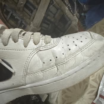 Nike Spor Ayakkabının 5 Ayda Deri Soyulması Ve Değişim Talebi