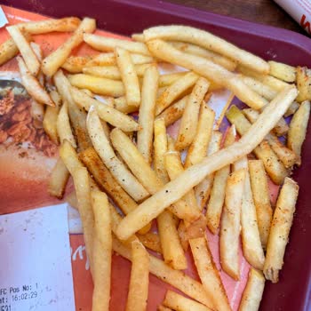 Popeyes Armada Şubesinde Çiğ Ve Yanmış Tavuklar, Eksik Kajunlu Patates Ve İade Talebi