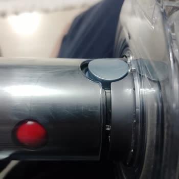 Hasarlı Boru, Başlık Ve Ara Aparatla Geri Gelen Dyson V15 Detect Ürünün Değişimi Talep Ediliyor