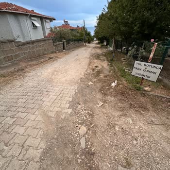 Tekirdağ’da Çukurlu Sokaklar Yaşlıları Ve Araçları Risk Altına Sokuyor