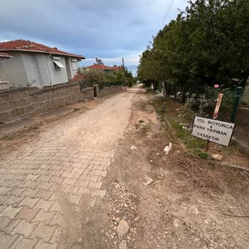 Tekirdağ’da Çukurlu Sokaklar Yaşlıları Ve Araçları Risk Altına Sokuyor