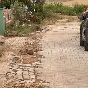 Kazı Sonrası Bozulmuş Yol Ve Tehlikeli Yaya Durumu Yetkililerden Acil Müdahale Talebi