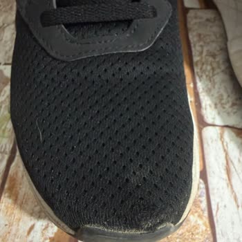 Reebok Ayakkabısındaki Deformasyon İçin Mağaza Reddetti, Değişim Veya İade Talebi