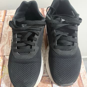 Reebok Ayakkabısındaki Deformasyon İçin Mağaza Reddetti, Değişim Veya İade Talebi