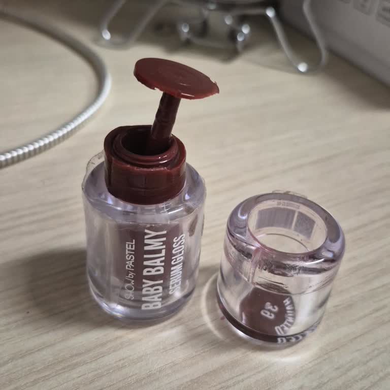 Pastel Kozmetik Ruj Kapakları Kırılıyor, Ambalaj Kalitesi Yetersiz